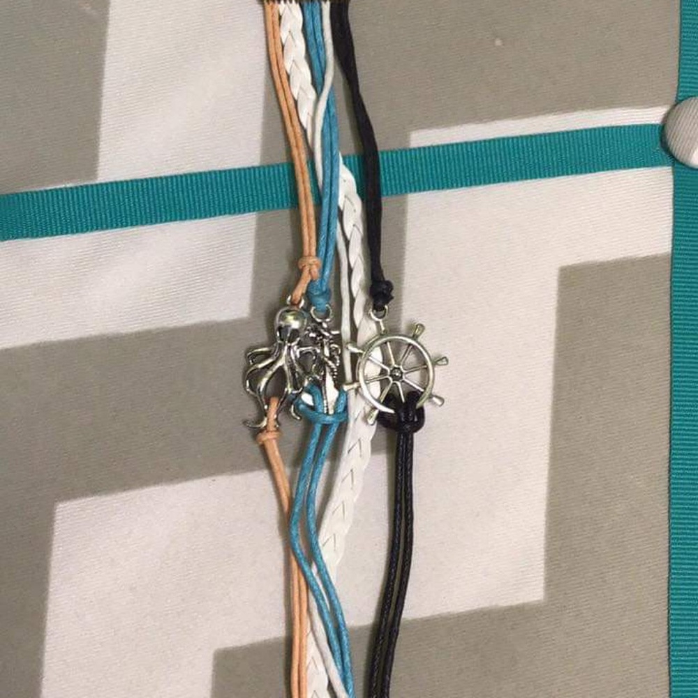 Bracelets - Picture 5 of 8